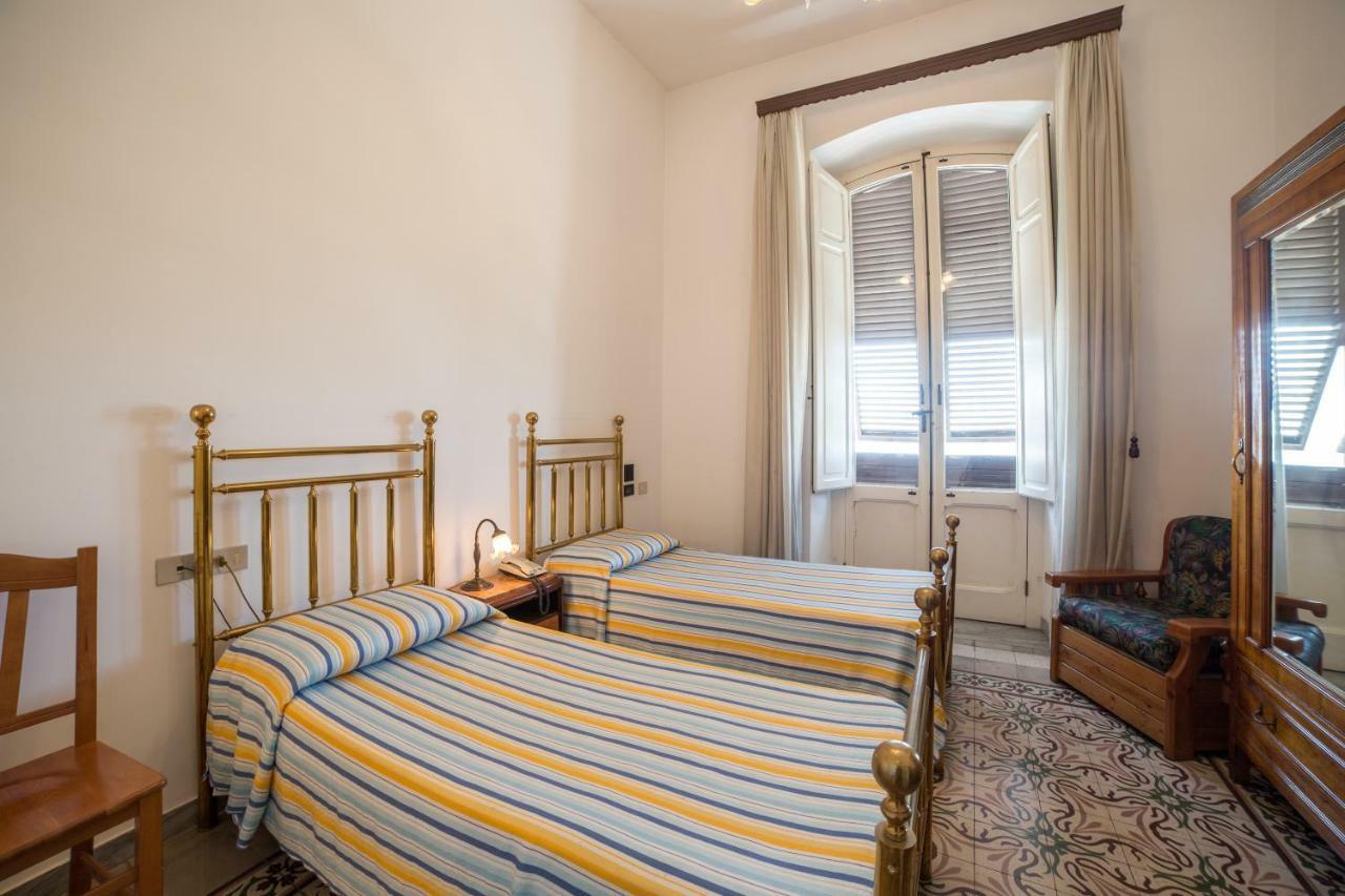 Hotel Aer Bj Vittoria Cagliari Eksteriør bilde
