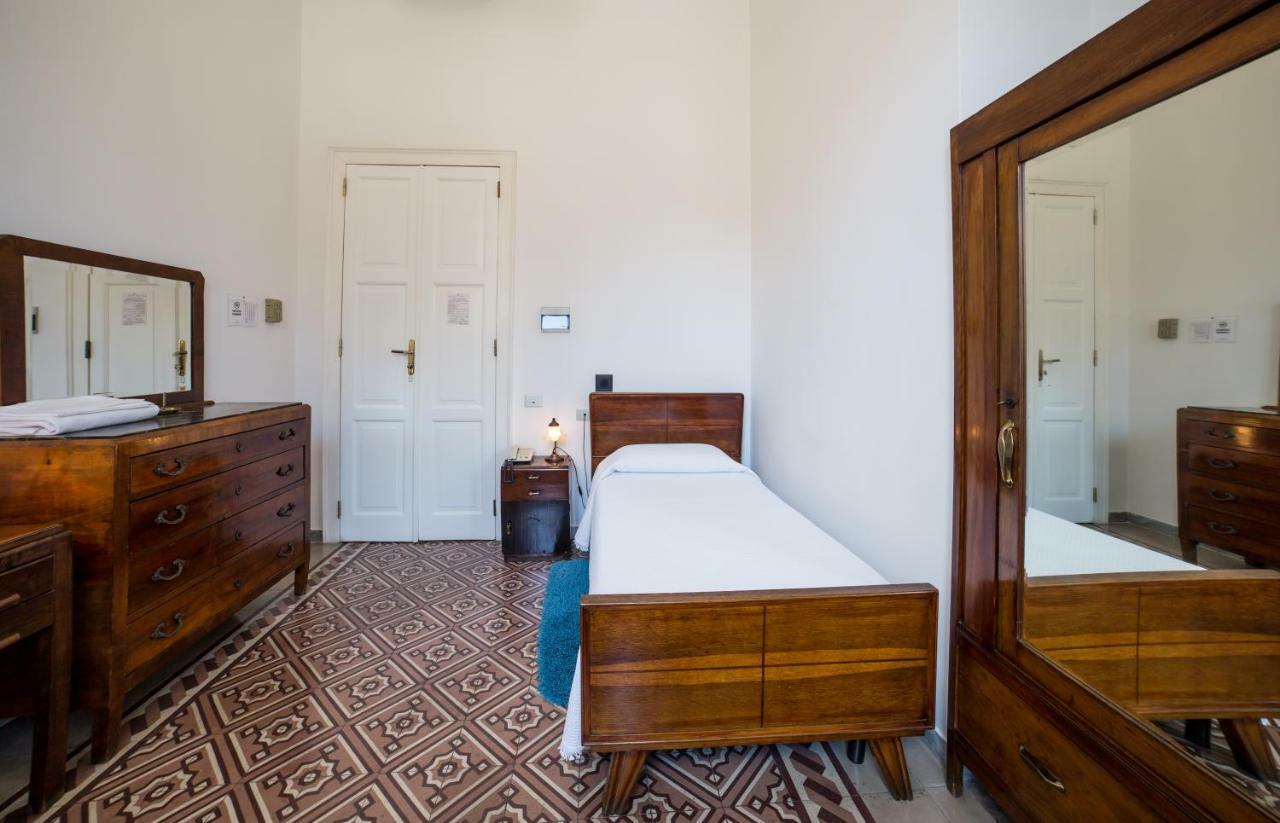 Hotel Aer Bj Vittoria Cagliari Eksteriør bilde