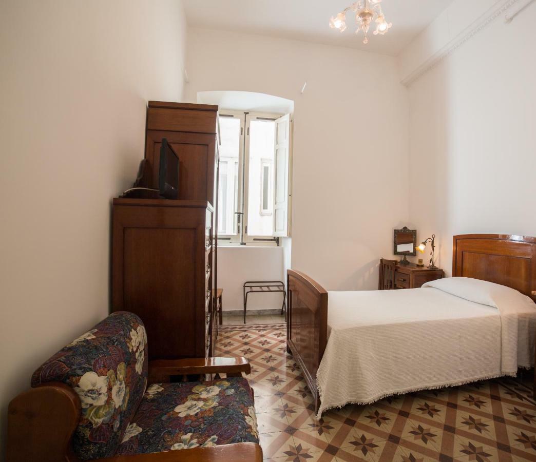 Hotel Aer Bj Vittoria Cagliari Eksteriør bilde